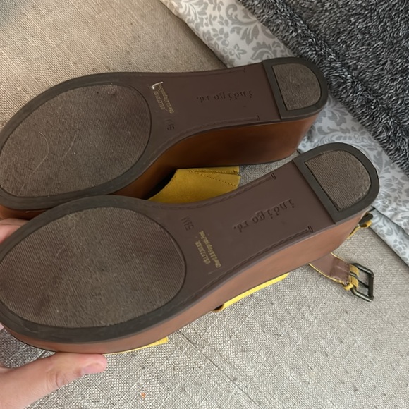 Mustard yellow wedges - Picture 4 of 4